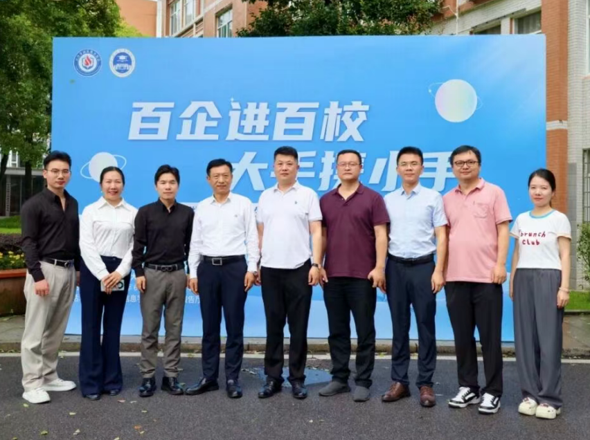 “百企进百校，大手携小手”湖南省大学生创业成功代表校园巡讲『湖南信息学员站』